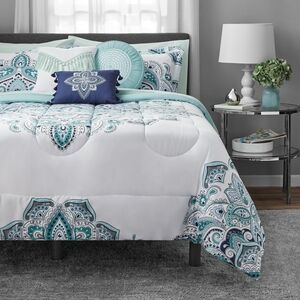 Elegant Blue and White Paisley Comforter Set